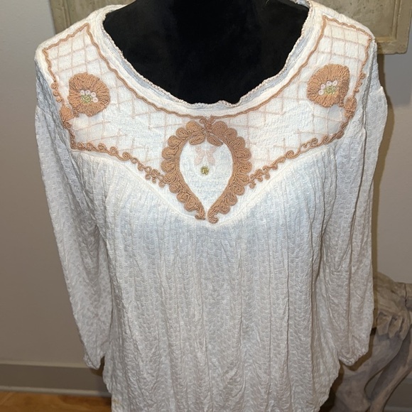 Free People Boho ivory smocked aplique top Sz L - Picture 2 of 8